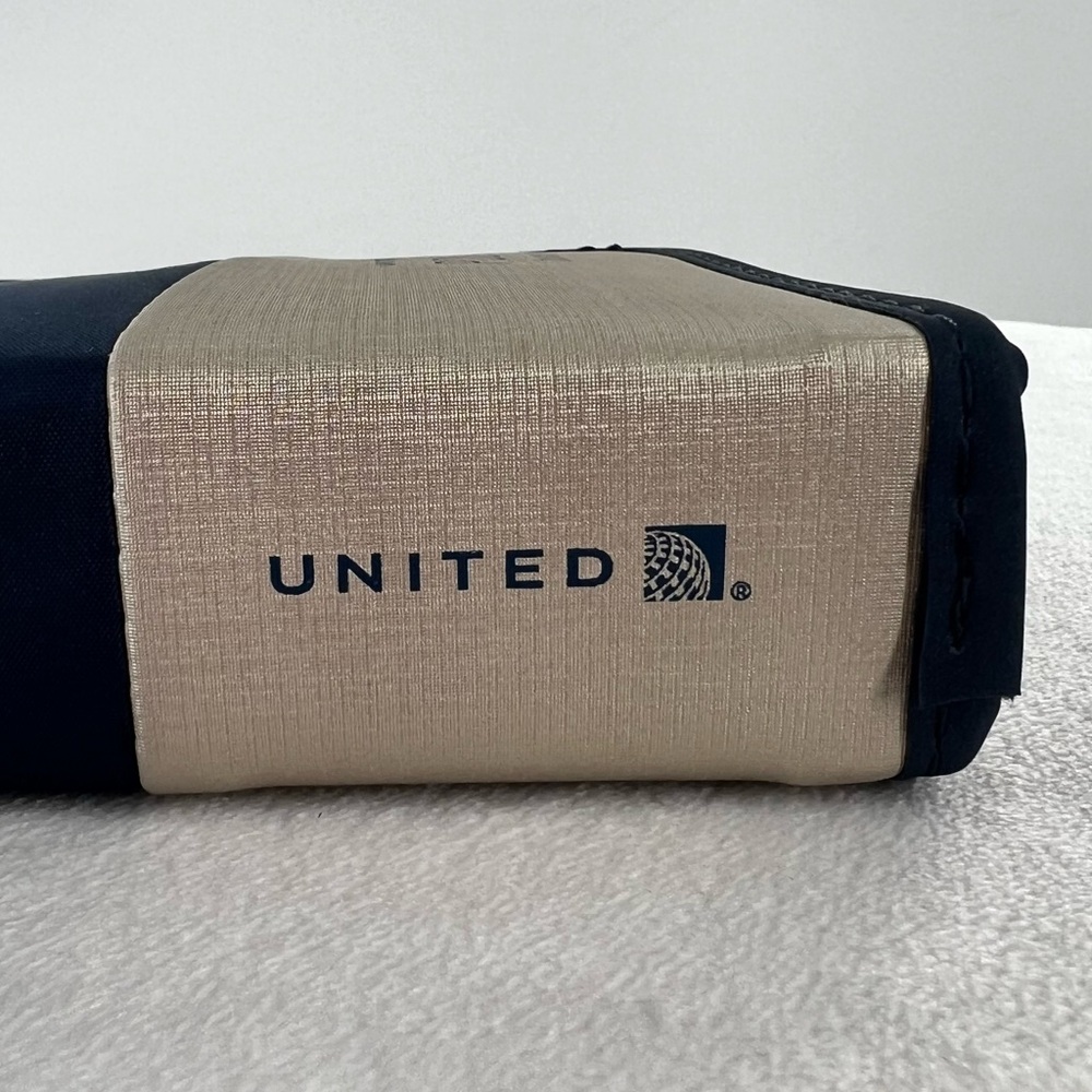 United Airlines Polaris Business Class Amenity Kit - Picture 10 of 10